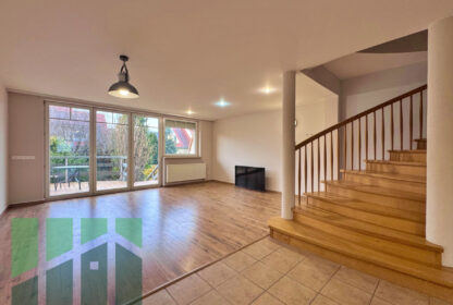 Wojszyce, duży szereg z&nbsp;ogródkiem i&nbsp;garażem