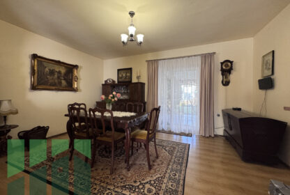 Dom z&nbsp;wydzielonym mieszkaniem + magazyn